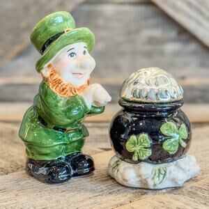 Appletree Designs Leprechaun w Pot of Gold/Silver Salt and Pepper Shaker Set